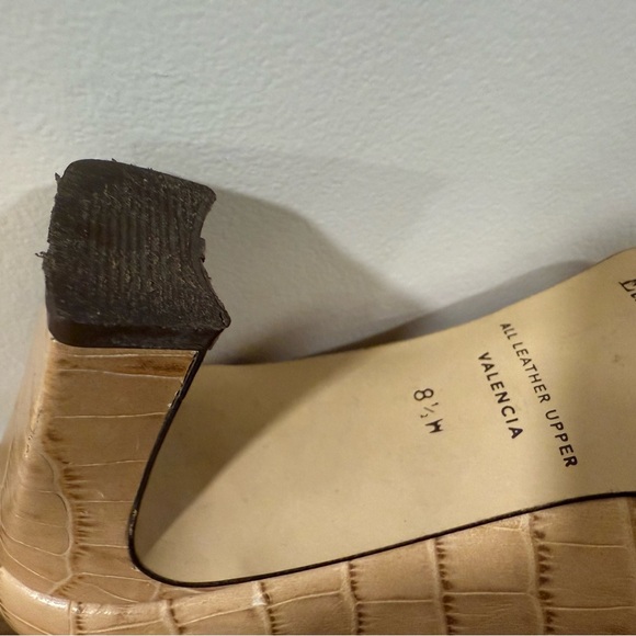 Etienne Aigner Tan Heels with Crocodile Texture Size 8.5 - Picture 9 of 10